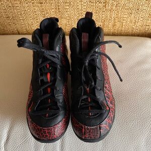 NIKE Kids Boys/Girls Sneakers s USA 3Y. EUR 35. Made in Indonesia Wore few times